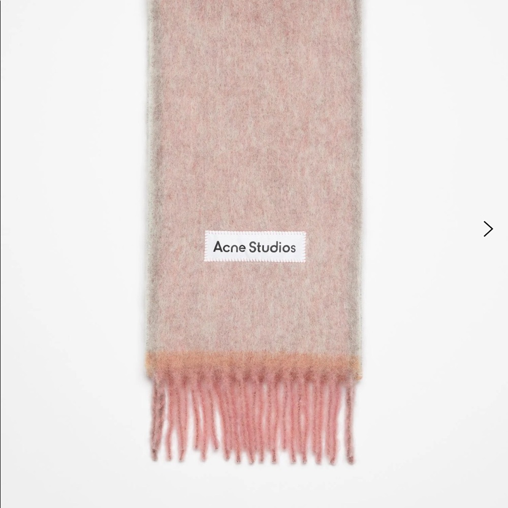 Acne Studios wool mohair scarf in dusty rose - Picture 2 of 4